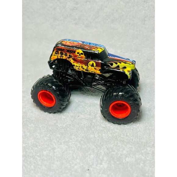 Hot Wheels Monster Jam Truck Grave Digger SPLIT TIRE Fire and Ice Diecast 1/64 - Picture 2 of 5